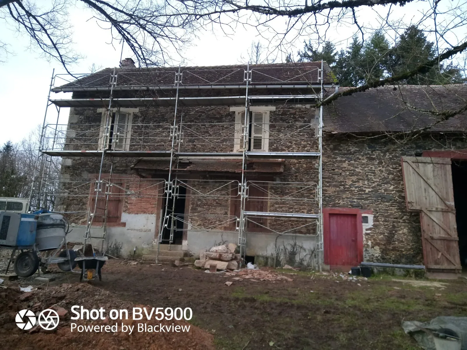 Intervention de zinguerie et entretien de toiture sur une maison en Haute-Vienne